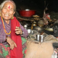 डेढ दशकदेखि ढुंगे ओढारमा रमाउँदै पुलामी दम्पती